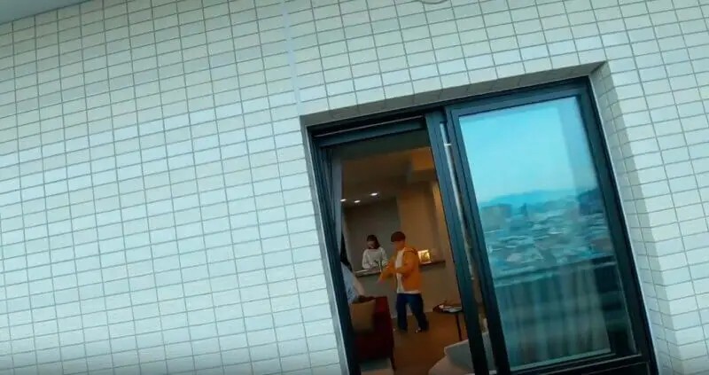 スクリーンショット 2023-08-10 10.07.52 – 4Kマイクロドローンから8K FPVドローン撮影の新しい空間映像表現 | 株式会社ドローンエンタテインメント