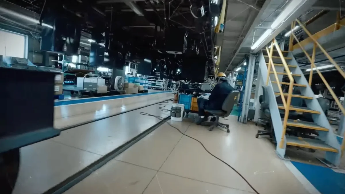 相鉄13000系の製造工程をマイクロドローンで撮影しました